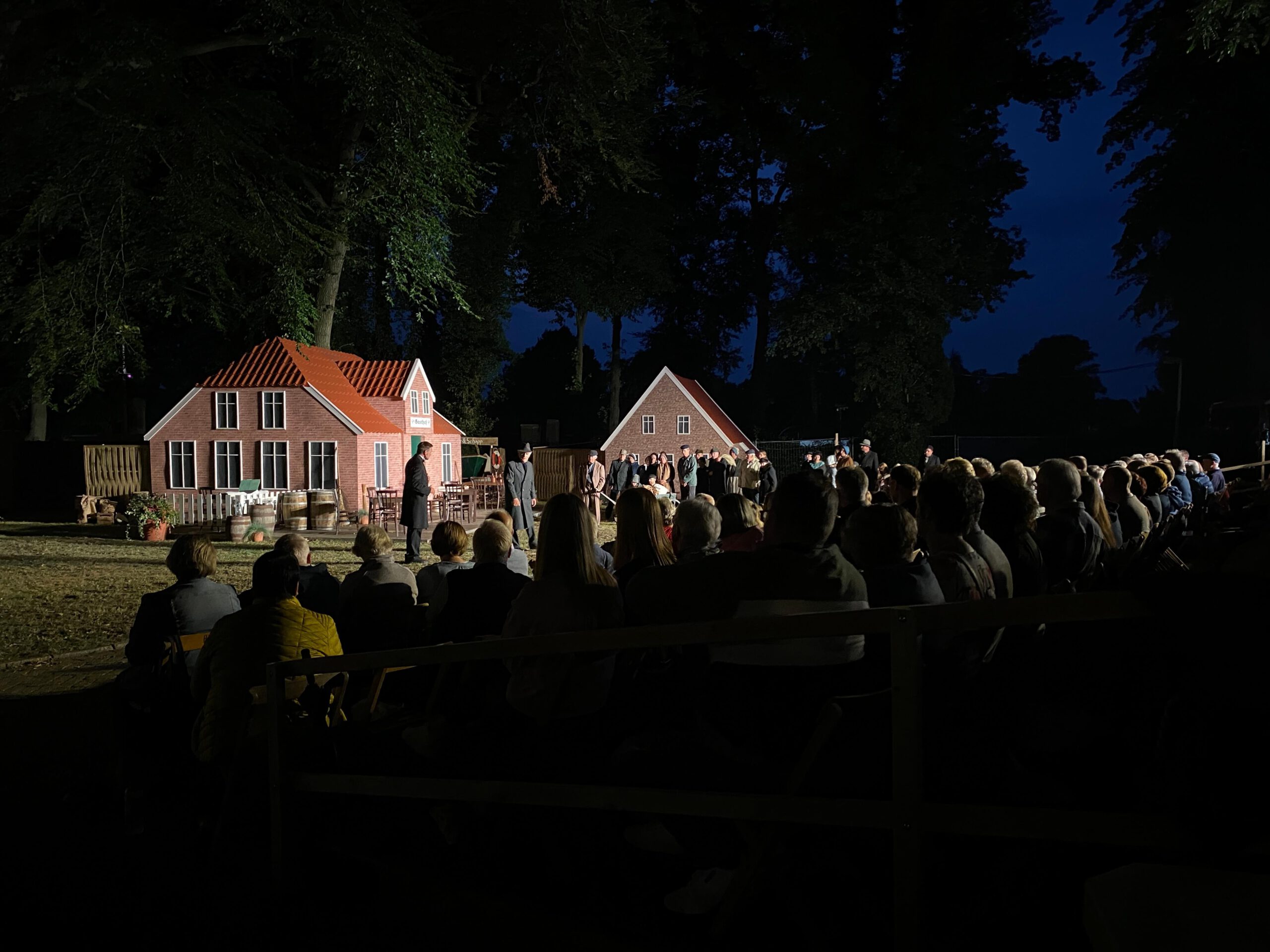 Premiere des Theaterstücks „Dat Rettungshuus – Glaube, Hoffnung, Liebe“